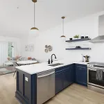 Modern Spacious Condo With Parking By Downtown Broadway