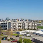 Luxury Townhome Skyline Views Mins To Dt Holiday home