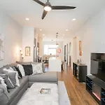 Luxury Townhome Skyline Views Mins To Dt Holiday home *