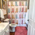 Dreaming With Dolly - Luxe Near Broadway