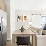 Landing Modern With Amazing Amenities Apartment Nashville