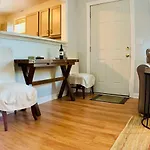 Fairgrounds Playground - Weho - 1bd 1ba Nashville