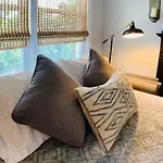 Fairgrounds Playground - Weho - 1bd 1ba Holiday home