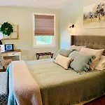 Holiday home Fairgrounds Playground - Weho - 1bd 1ba *