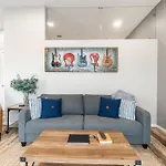 Holiday home Modern, Music Row, Central, Pool, Gym
