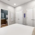 Holiday home Modern, Music Row, Central, Pool, Gym