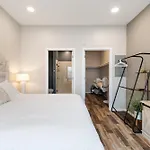 Holiday home Modern, Music Row, Central, Pool, Gym *