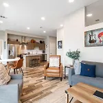 Holiday home Modern, Music Row, Central, Pool, Gym *