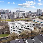 Modern, Music Row, Central, Pool, Gym *
