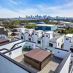 New Nash Eras - Rooftop Decks With Hot Tub - 15 Beds Nashville