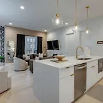 Luxury Townhouse With Rooftop Deck Less Than 10 Mins To Downtown * Nashville