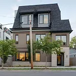 Holiday home Luxury Townhouse With Rooftop Deck Less Than 10 Mins To Downtown *