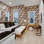 Luxury Townhouse With Rooftop Deck Less Than 10 Mins To Downtown * Nashville
