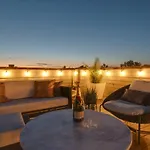 Luxury Townhouse With Rooftop Deck Less Than 10 Mins To Downtown *