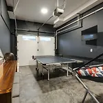 Luxury Townhouse With Rooftop Deck Less Than 10 Mins To Downtown Nashville
