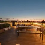 Luxury Townhouse With Rooftop Deck Less Than 10 Mins To Downtown *