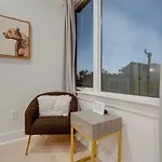Holiday home Luxury Townhouse With Rooftop Deck Less Than 10 Mins To Downtown *