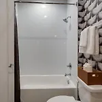 Holiday home Luxury Townhouse With Rooftop Deck Less Than 10 Mins To Downtown