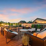 Luxury Townhouse With Rooftop Deck Less Than 10 Mins To Downtown *