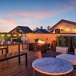 Luxury Townhouse With Rooftop Deck Less Than 10 Mins To Downtown