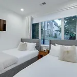 Luxury Townhouse With Rooftop Deck Less Than 10 Mins To Downtown *