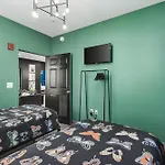 Near Downtown Walk To Restaurants, Bars & Music Apartment
