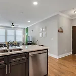 Holiday home Modern Nations - Walkable - 5 Mi Downtown