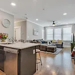 Holiday home Modern Nations - Walkable - 5 Mi Downtown *