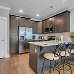 Holiday home Modern Nations - Walkable - 5 Mi Downtown *