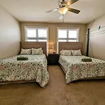 3-Story West End Condo | Free Garage Parking | Near Vanderbilt Medical