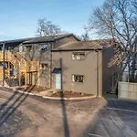 Stylish In Hillsboro Village By Vanderbilt And Belmont Apartment Nashville