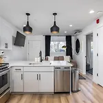 Stylish In Hillsboro Village By Vanderbilt And Belmont Apartment