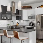 In The Heart Of 12 South & Belmont, 3 Miles To Downtown Holiday home