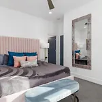 Holiday home In The Heart Of 12 South & Belmont, 3 Miles To Downtown Nashville