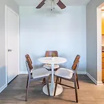 Landing Modern Apartment With Amazing Amenities