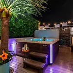 Holiday home Rooftop Hot Tub & Game - 3 Miles To Downtown