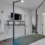 Rooftop Hot Tub & Game - 3 Miles To Downtown Holiday home Nashville