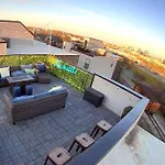 New And Luxurious Home By Downtown Nashville With Rooftop Deck!