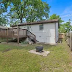 Single Story Pet Friendly Home, With Fenced Yard, Fire Pit, 5Min To Downtown!!