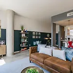 Holiday home Mid Century Modern Downtown 30+ Night Min