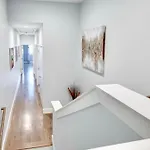 Modern - Mins To Broadway Holiday home
