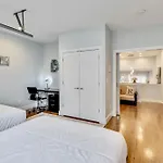 Holiday home Modern - Mins To Broadway *