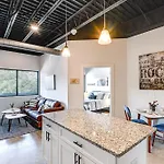 Modern Nashville Condo 5 Mi To Downtown!