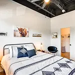 Modern Condo: 5 Mi To Downtown! Holiday home Nashville