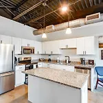 Modern Condo: 5 Mi To Downtown!