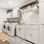 Luxury Oasis - Airport, Downtown, Opry, Holiday home
