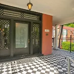 Historic Jewel Walk To Eats & Shops Holiday home *