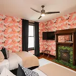 Holiday home Historic Jewel Walk To Eats & Shops