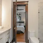 Historic Jewel Walk To Eats & Shops Holiday home *