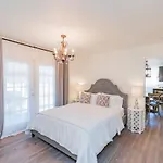 Enchanting Retreat 15 Minutes To Holiday home *